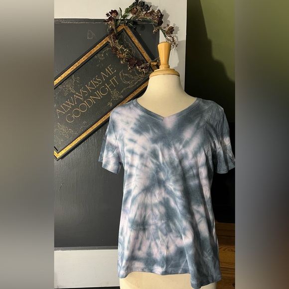 Tie dye, pink & Blue, beautiful color.         (Inventory tub #1) - Picture 1 of 5